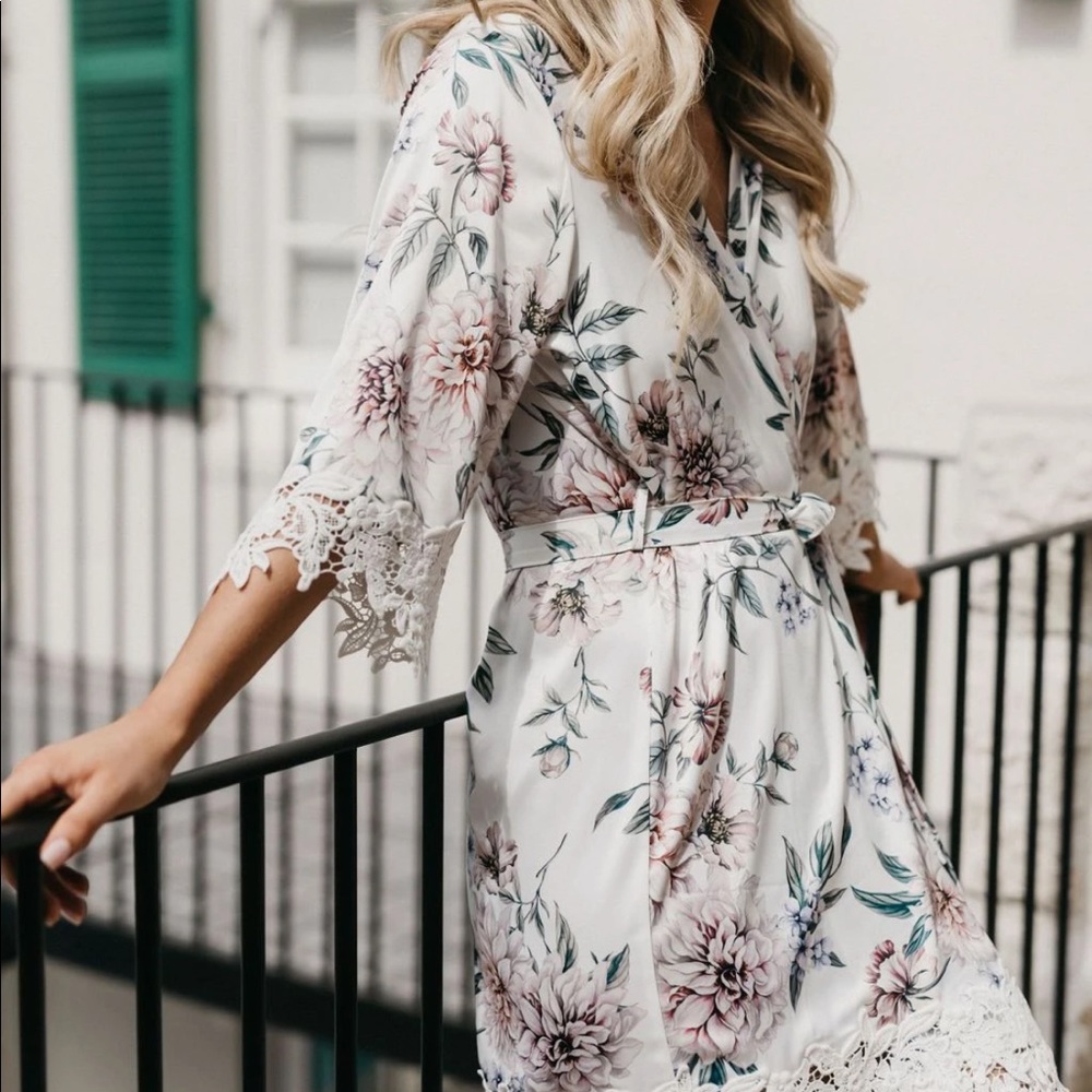 NWT LE ROSE BRIDESMAID ROBE - Picture 3 of 8